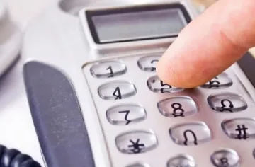 Задържаха телефонен измамник