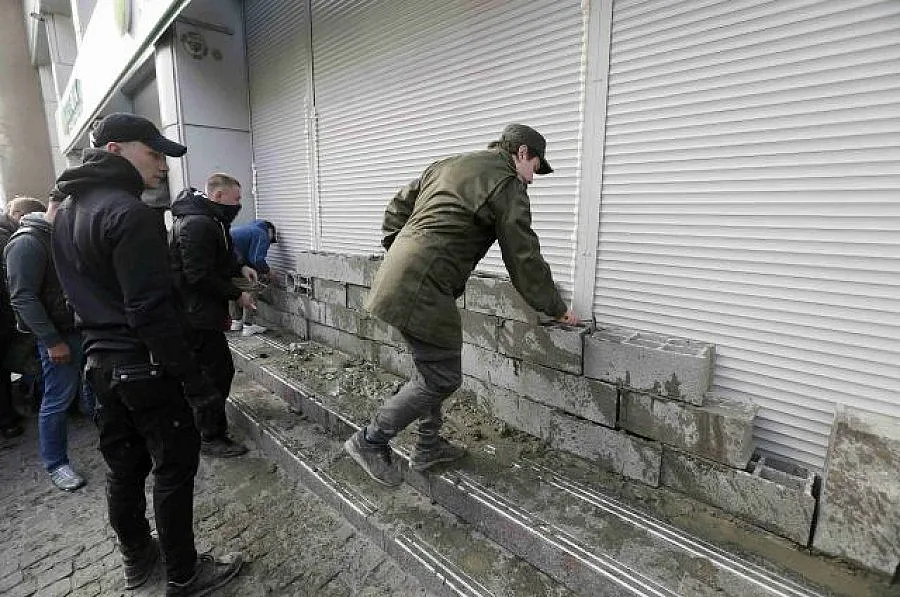 "Зазидаха" банка в Киев