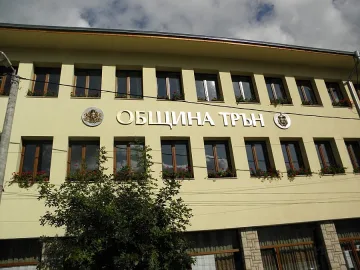 Трън отложи референдума