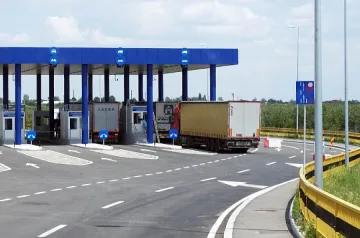 Митница „Русе" задържа текстилни изделия и парфюми за близо 52 000 лв