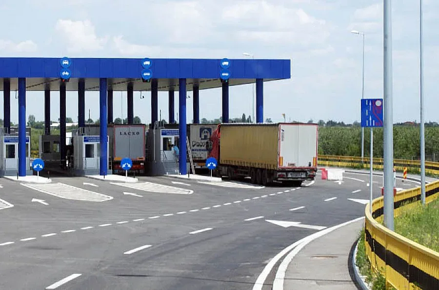 Митница „Русе" задържа текстилни изделия и парфюми за близо 52 000 лв