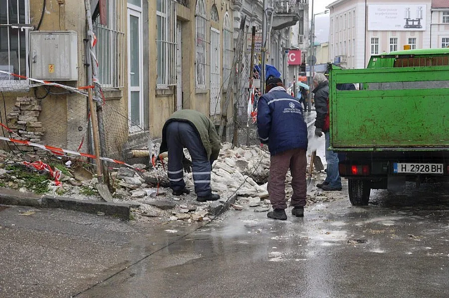 Общината в Шумен скочи заради историческа сграда