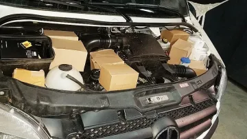 Митничари хванаха парфюми и дрехи за 52 хил.