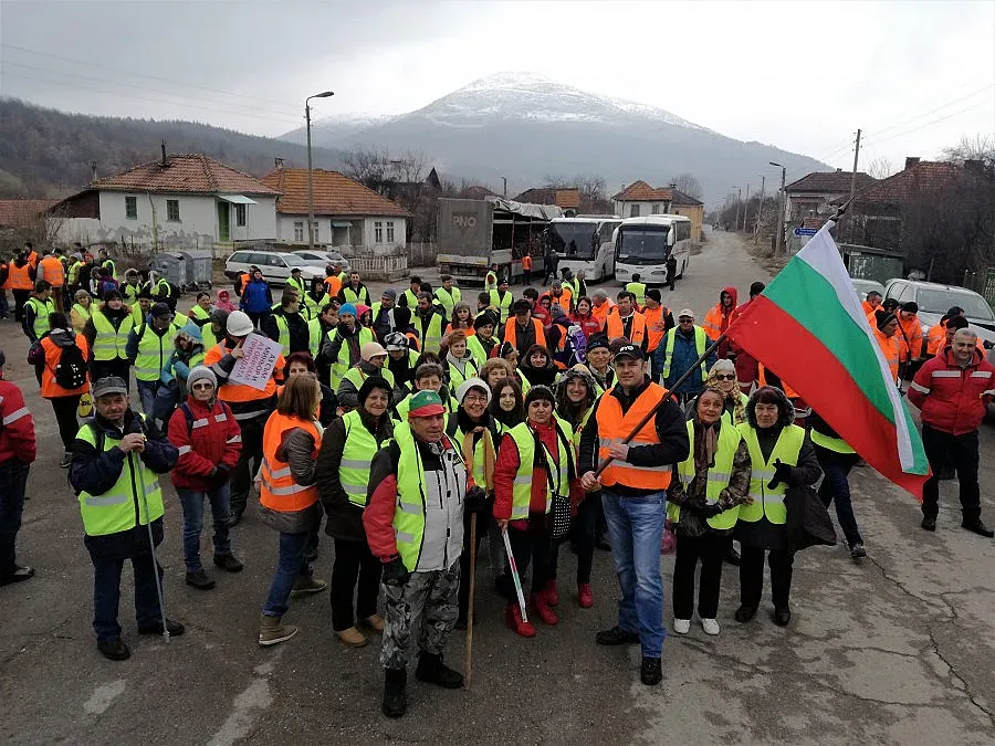 150 миньори от страната защитиха мината в Трън