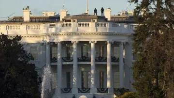 Нарушител се покатери по оградата и нахлу в Белия дом