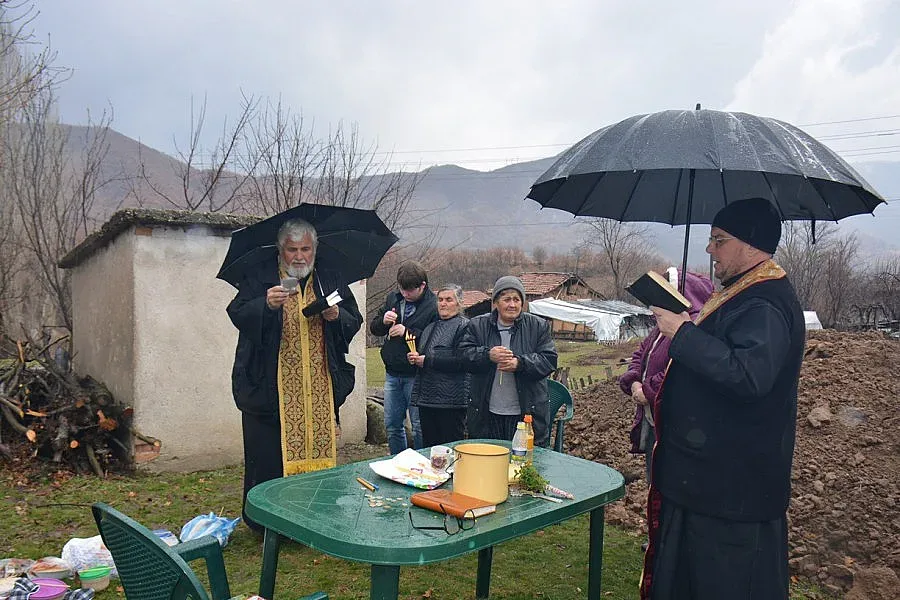 Село строи параклис върху древно оброчище