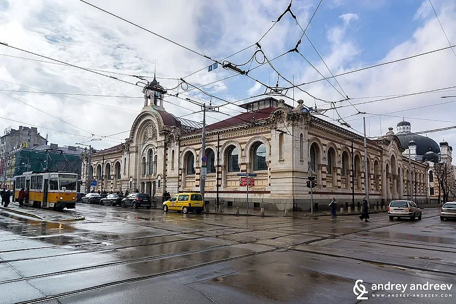 Централните хали отново работят