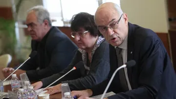 КЕВР отложи решението за поскъпването на водата