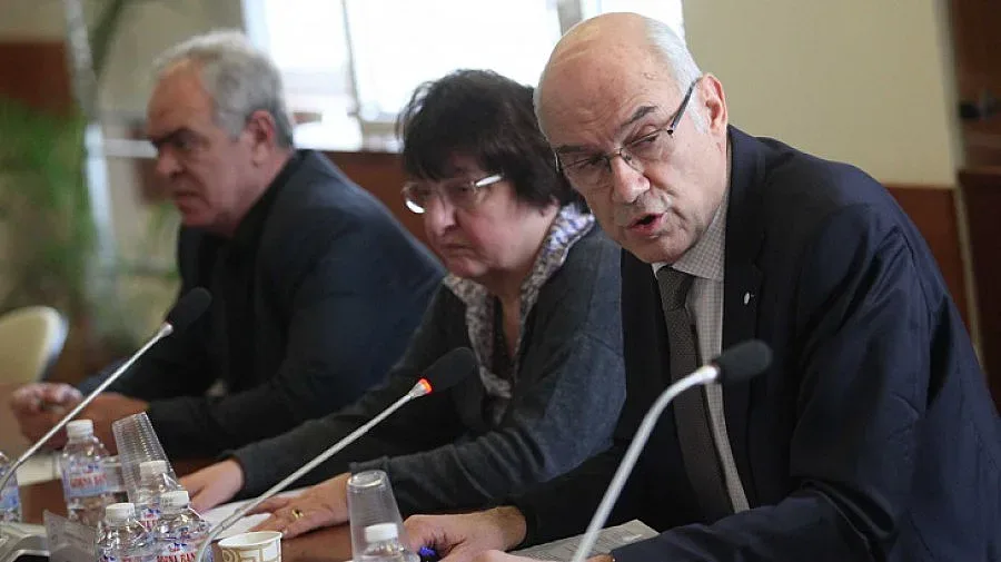 КЕВР отложи решението за поскъпването на водата