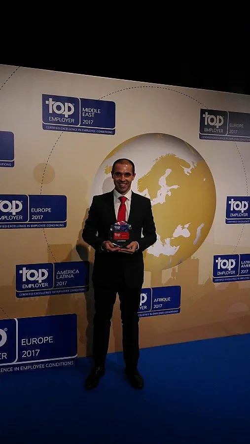 УниКредит Булбанк приема над 400 стажанта