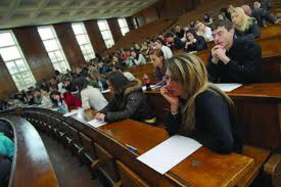 32 университета ще приемат с резултати от матурите