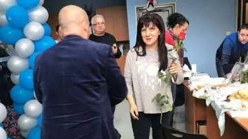 Уникално: Цвете за кандидат на ГЕРБ от БСП