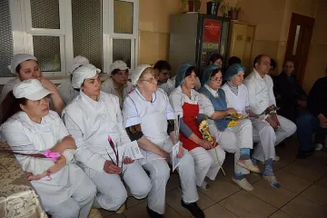 Цветя за дами в Перник от ГЕРБ