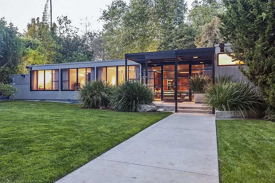 $11,9 млн. за имение на продуцент