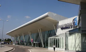 На Терминал 2 гримират безплатно за 8 март 