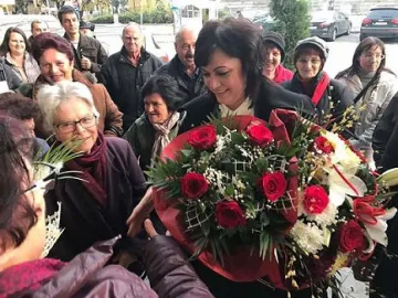 Нинова към жените: Бъдете здрави и обичани!