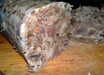 Данъчни спряха износа на 1 тон саздърма със съмнителен произход