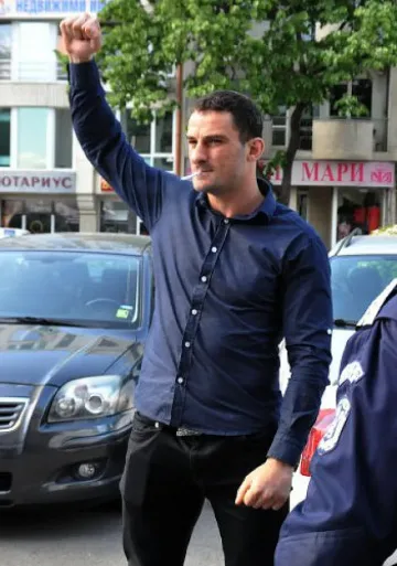 Перата скочи на журналисти