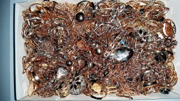 Митничари хванаха златни накити за 85 000 лв.