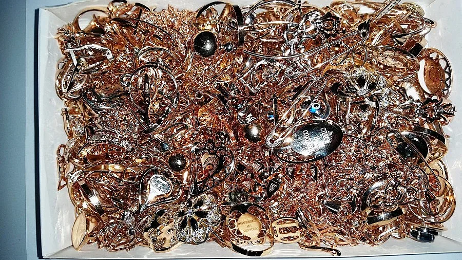 Митничари хванаха златни накити за 85 000 лв.