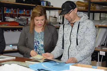 Кандидати от ГЕРБ посетиха шивашка фирма