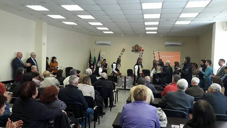 Кукери помагат на БСП в Айтос