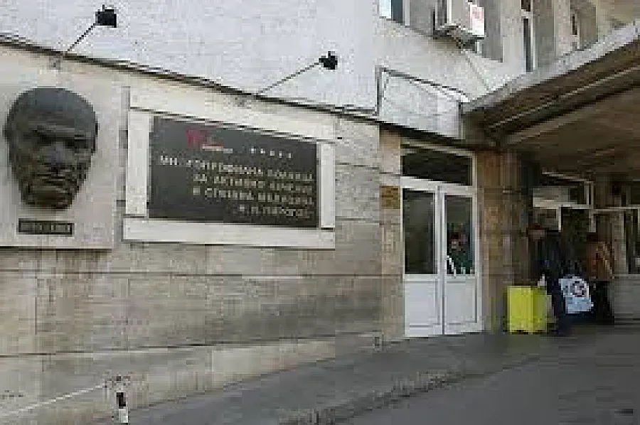 Мъж и дете в „Пирогов“ след катастрофа с линейка