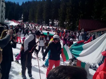 300 се спуснаха с трибагреници в Пампорово