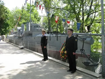 И Военноморският музей с вход свободен