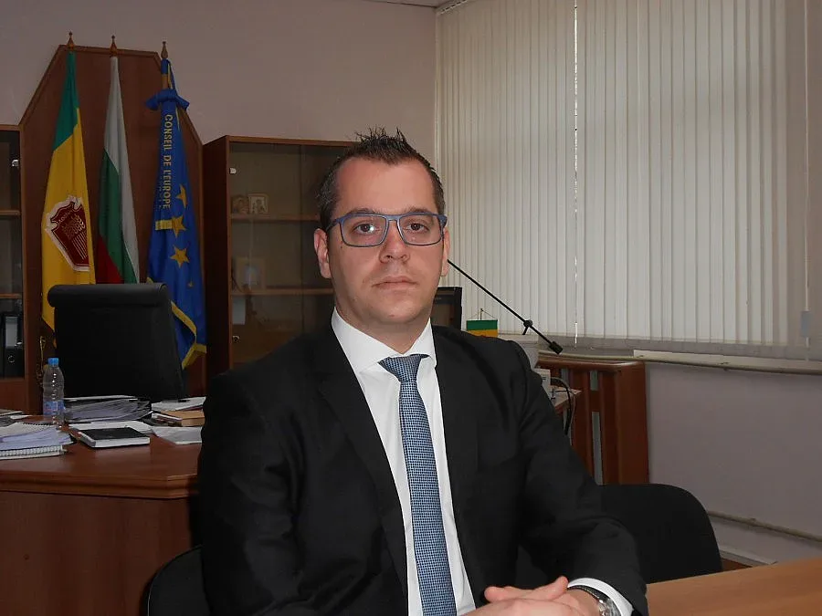 Кметът на Добрич награди историк