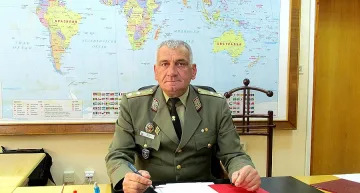 Ген. Боцев получи отбраната и повишение в чин