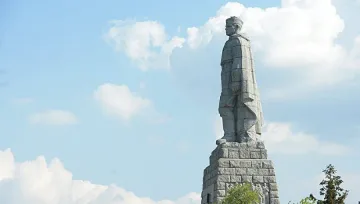 Кметът на Пловдив с коментар за свалянето на "Альоша"