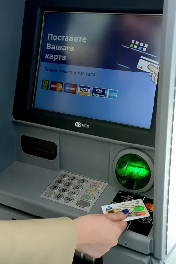 Теглим безконтактно пари от банкомат