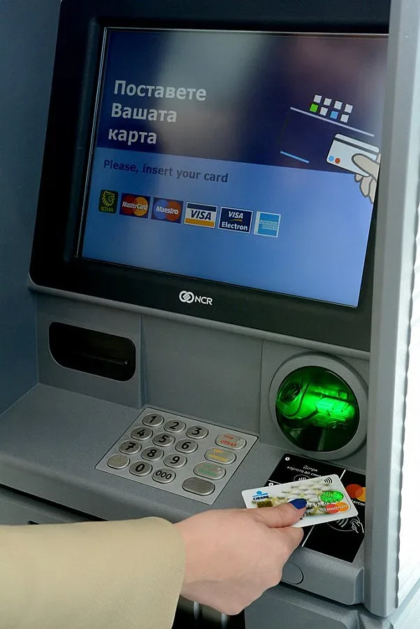 Теглим безконтактно пари от банкомат