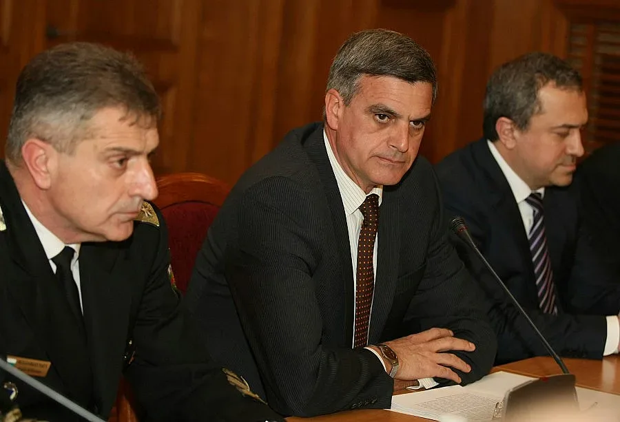 Янев намекна за нови промени в армията