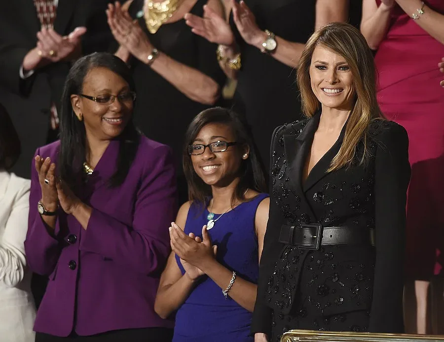 Нападнаха Иванка заради рокля