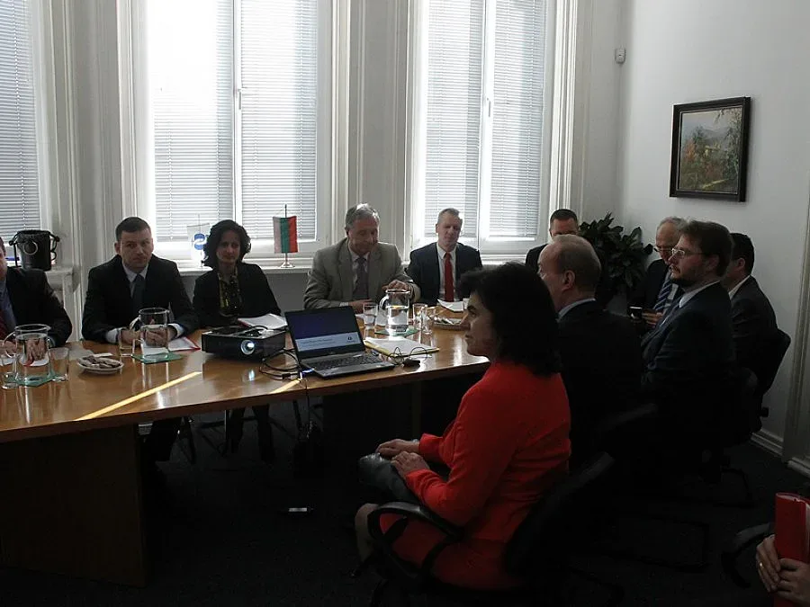 Пускат акции на борсата с ваучери