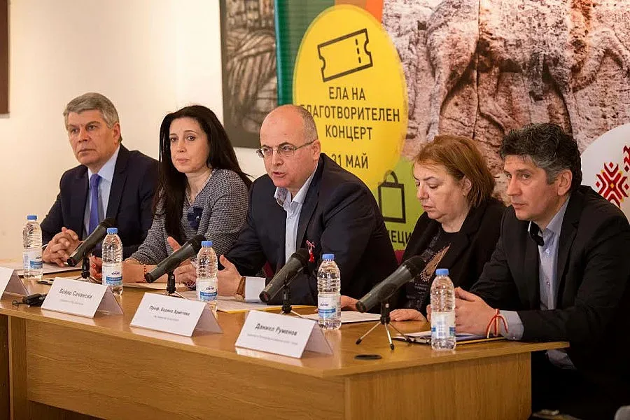 Билла дарява пари за Мадарския конник