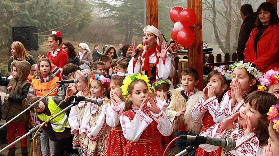 С песни посрещнаха Баба Марта в зоопарка в Стара Загора