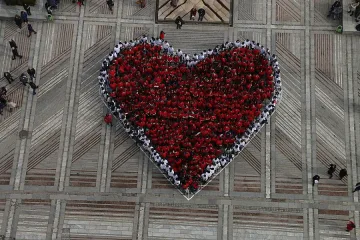 Видин посрещна пролетта с жива мартеница