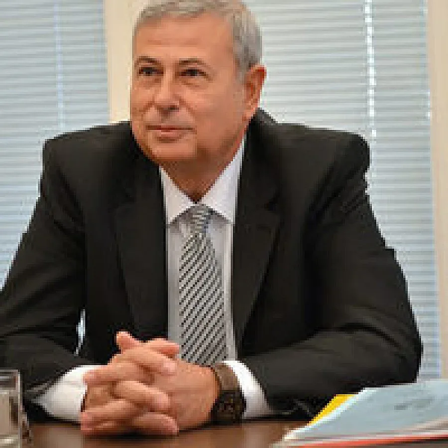 Спец по сигурност ще съветва Радев