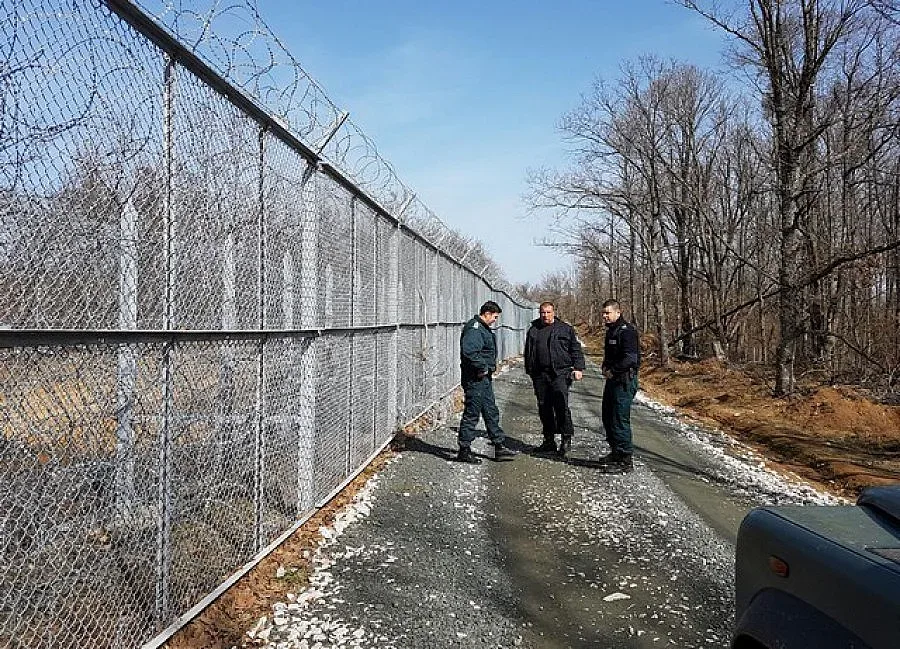 Зам.-министър провери границата
