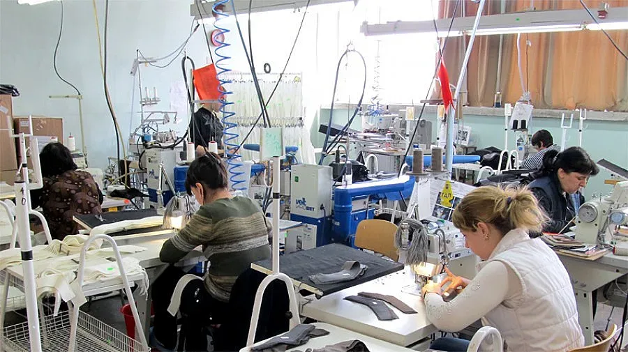 Изнасяме текстил и дрехи за Е2 млрд.