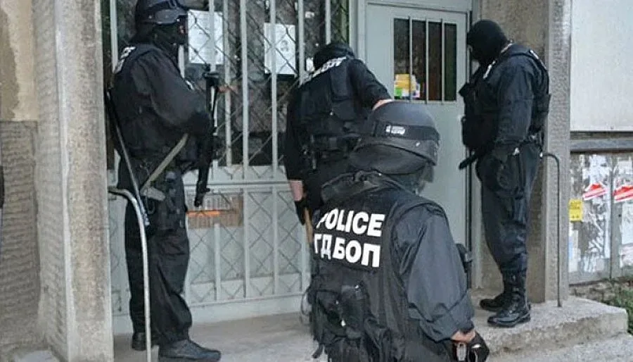 Хванаха 28-годишна сводничка