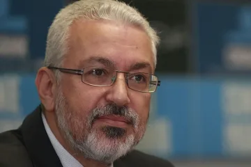 Семерджиев: Не можем да върнем лекарите в училище