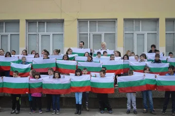 Общината във Враца раздава 4000 знамена за 3 март