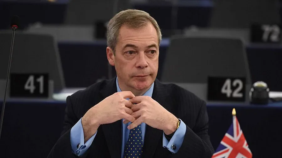 Фараж съзря начало на световна революция