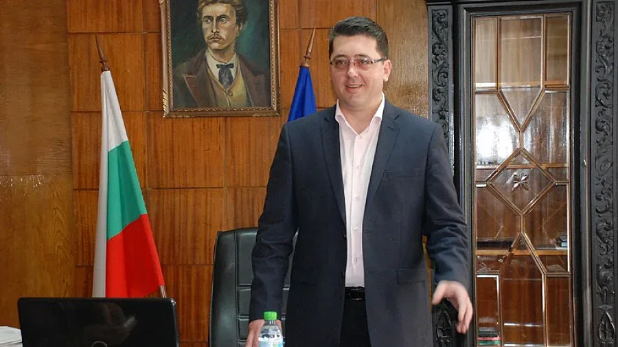 Проверяват министър за изнудване