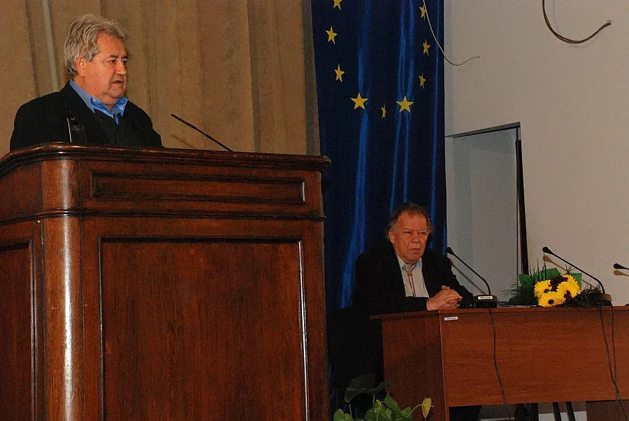 Апостола възкръсва в нова книга