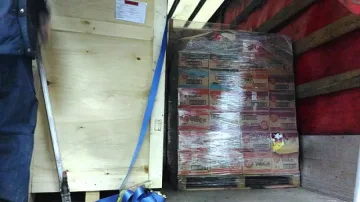 Митничари хванаха тютюн в кашони с кроасани